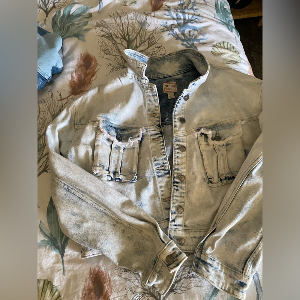 Guess light wash Jean Jacket